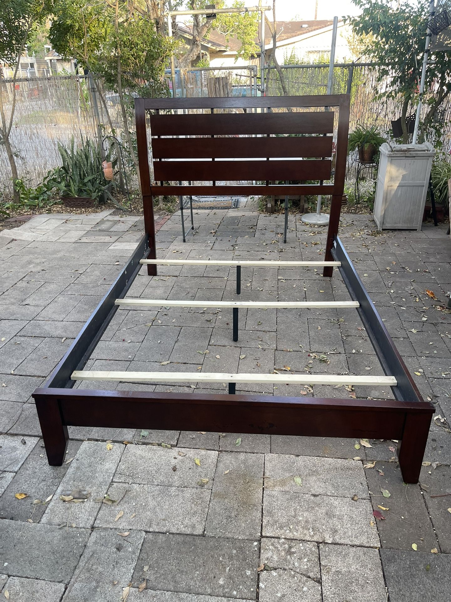 Full Size Dark Wood  Bed 