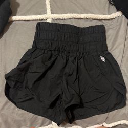 basic black shorts small