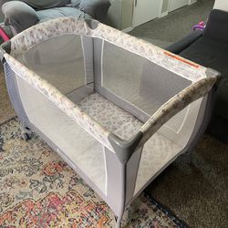 Pack and Play / Baby Cribs