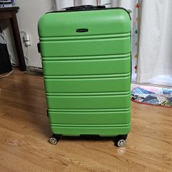 NEW Rockland 24" Green Luggage .
