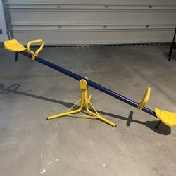 Kids' Rotating Seesaw – Great Condition