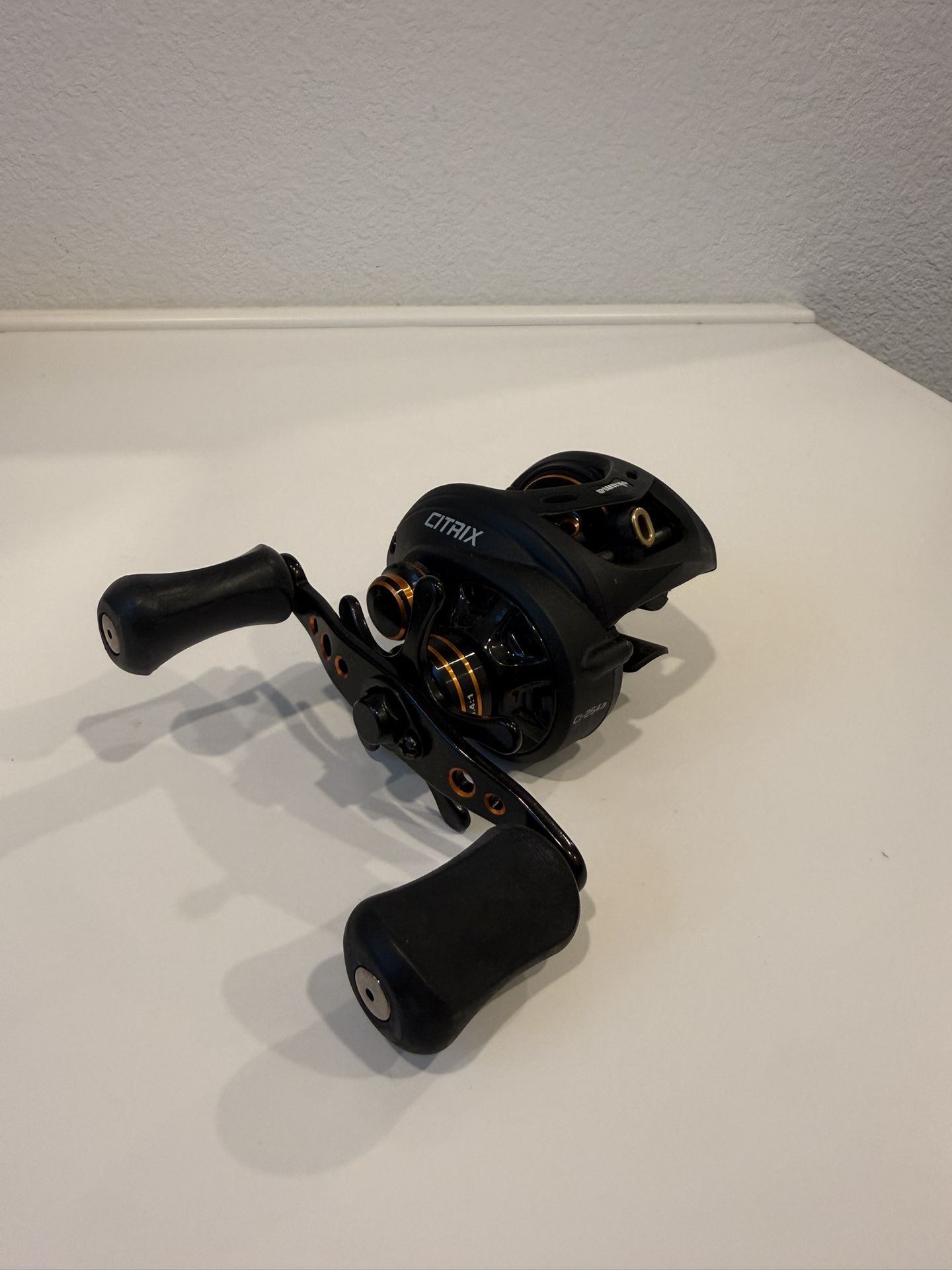 New Okuma Citrix Ci-254a baitcasting reel, never used.