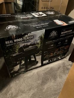 PITBOSS Pro Series Wood Pellet Grill And Smoke Grill. PB600PSI. New. Still In Box(See & Click On Pictures).