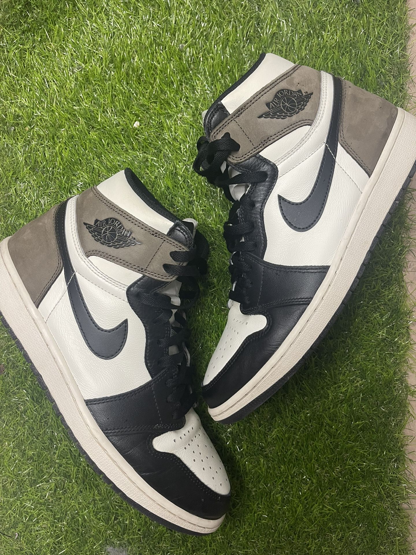 Air Jordan 1 High Retro “Mocha”