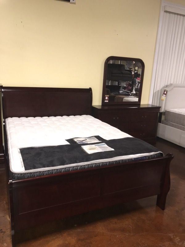 Cherry sleigh bedroom set ! FREE DELIVERY