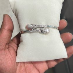 18k  Diamond Bangle Bracelet 