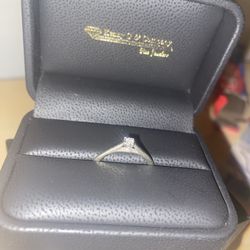 Diamond ring, simple and elegant