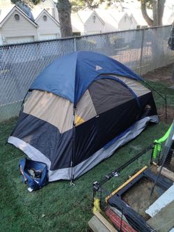 Four Man Tent Ozark Trail 9 Foot By 8 Foot