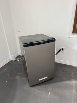 Moving sale