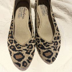 NWOT Skechers Size 6.5 Fabric Faux Animal Print