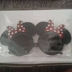 Minnie Mouse Sunglasses - Cute and Fun!