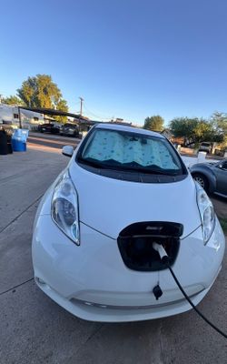 Nissan Leaf   only 77 miles   A/c work  perfect   Great conditions  title very economic