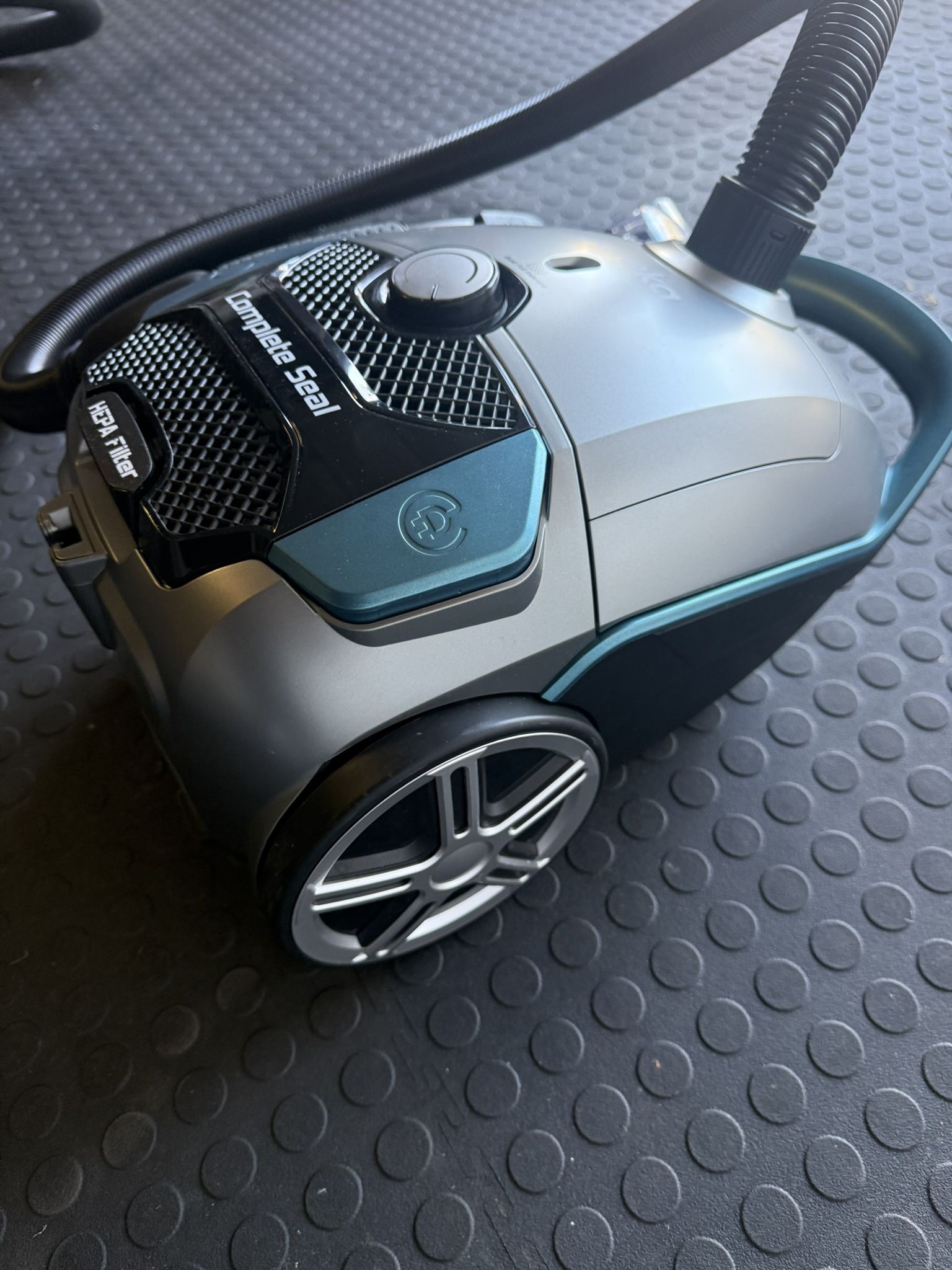 Eureka NEN180 Bagless Canister Vacuum