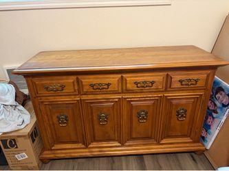 Hutch cabinet