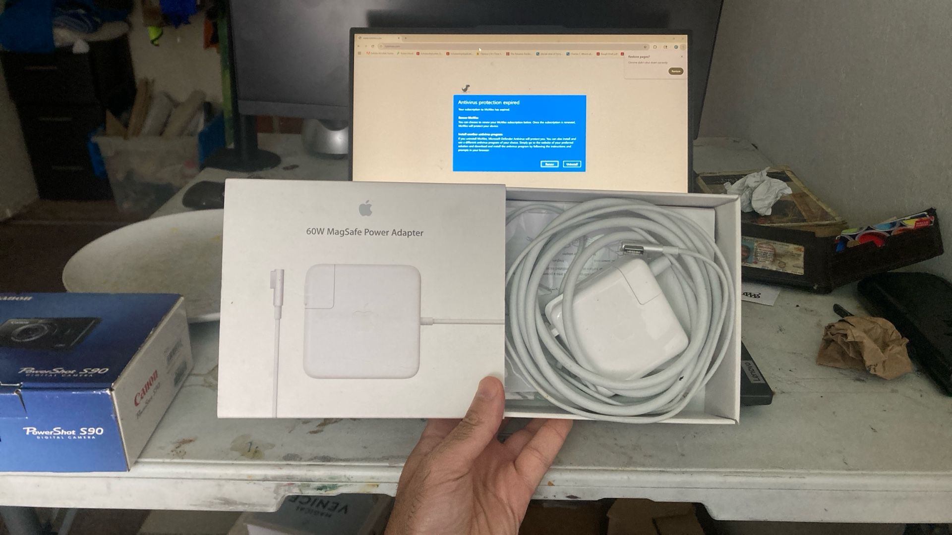 Apple 60W MagSafe Power Adapter