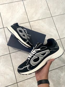 New Dior b30s sneakers black/ white very high quality box and wrapping included no papers or certificate sizes: 9,10,11 available