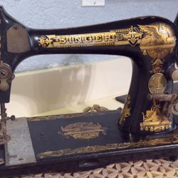 Singer Sewing Machine – Manufacture Year: Early 1906