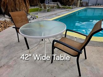 42" Round Glass Top Patio Table