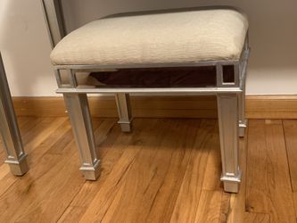 Pier 1 vanity outlet chair