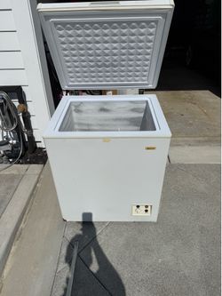 Magic Chef 5 Cu Ft Deep Freezer / Chest Freezer – Works Great
