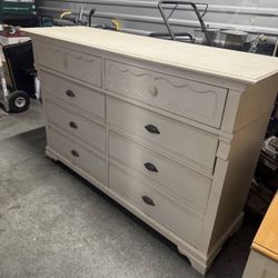8 Drawer Dresser