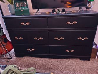 Black 6-Drawer Dresser with Gold Handles
