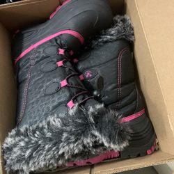 Girls size 4 snow/rain boots 