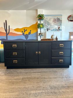 Black Dresser / Buffet / Sideboard / Credenza / Entertainment Center / TV Stand / Vintage!