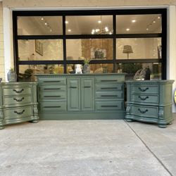 Green Large Dresser..read Ad 