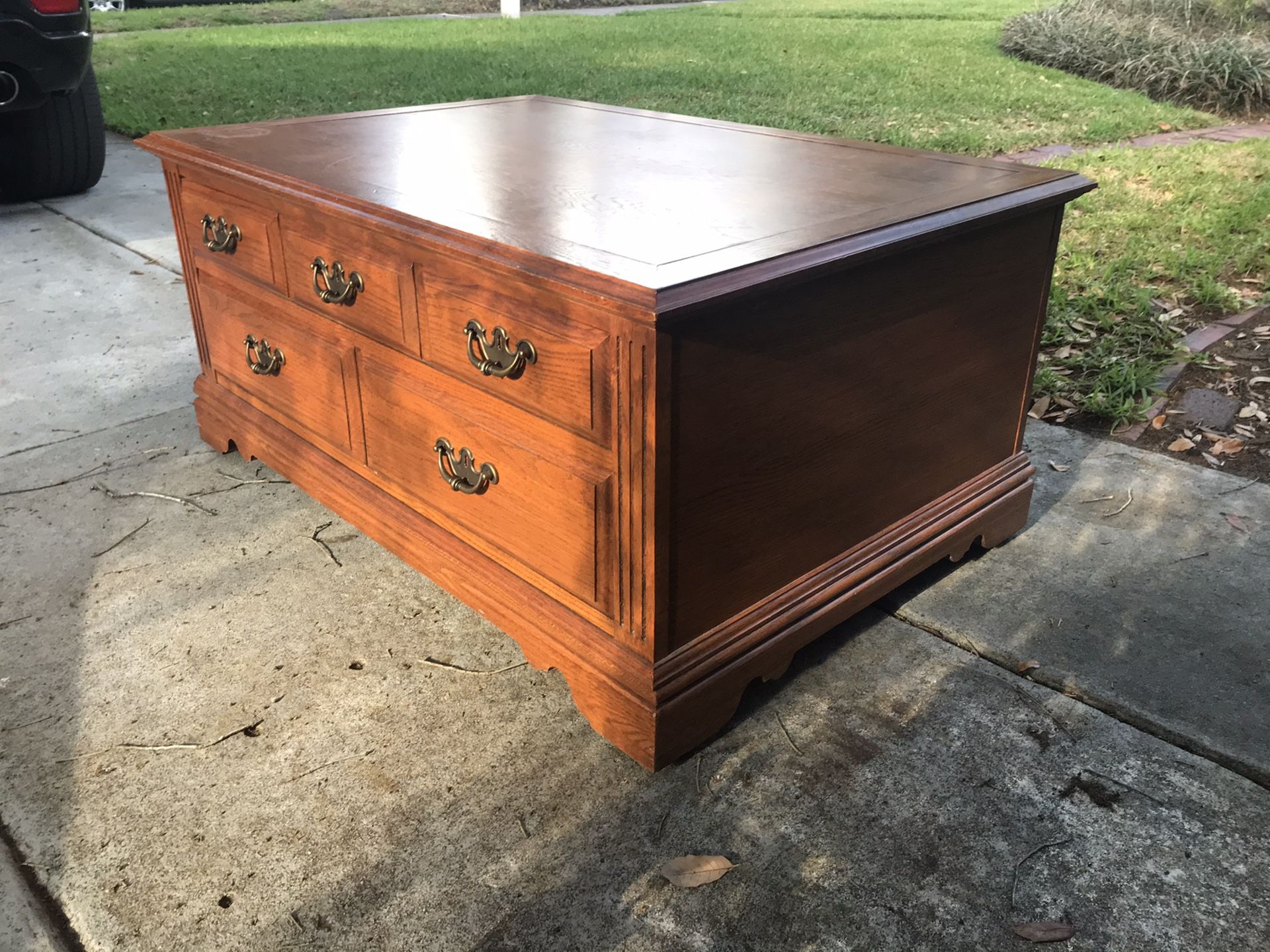 Coffee table- Broyhill