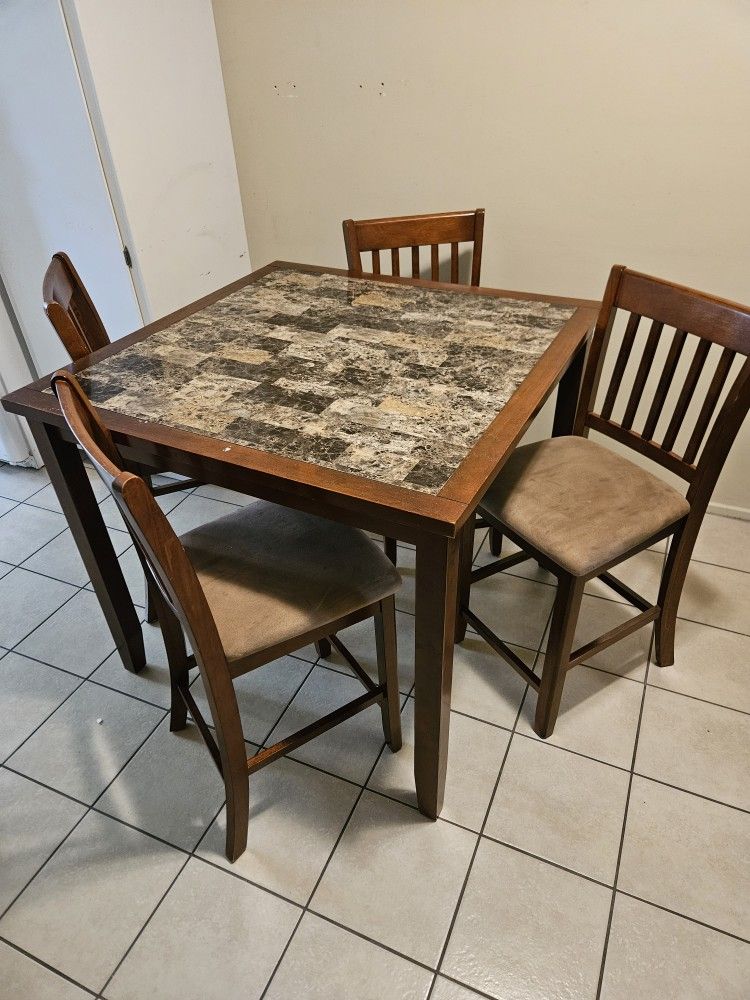 4 Chairs & Diner Table 