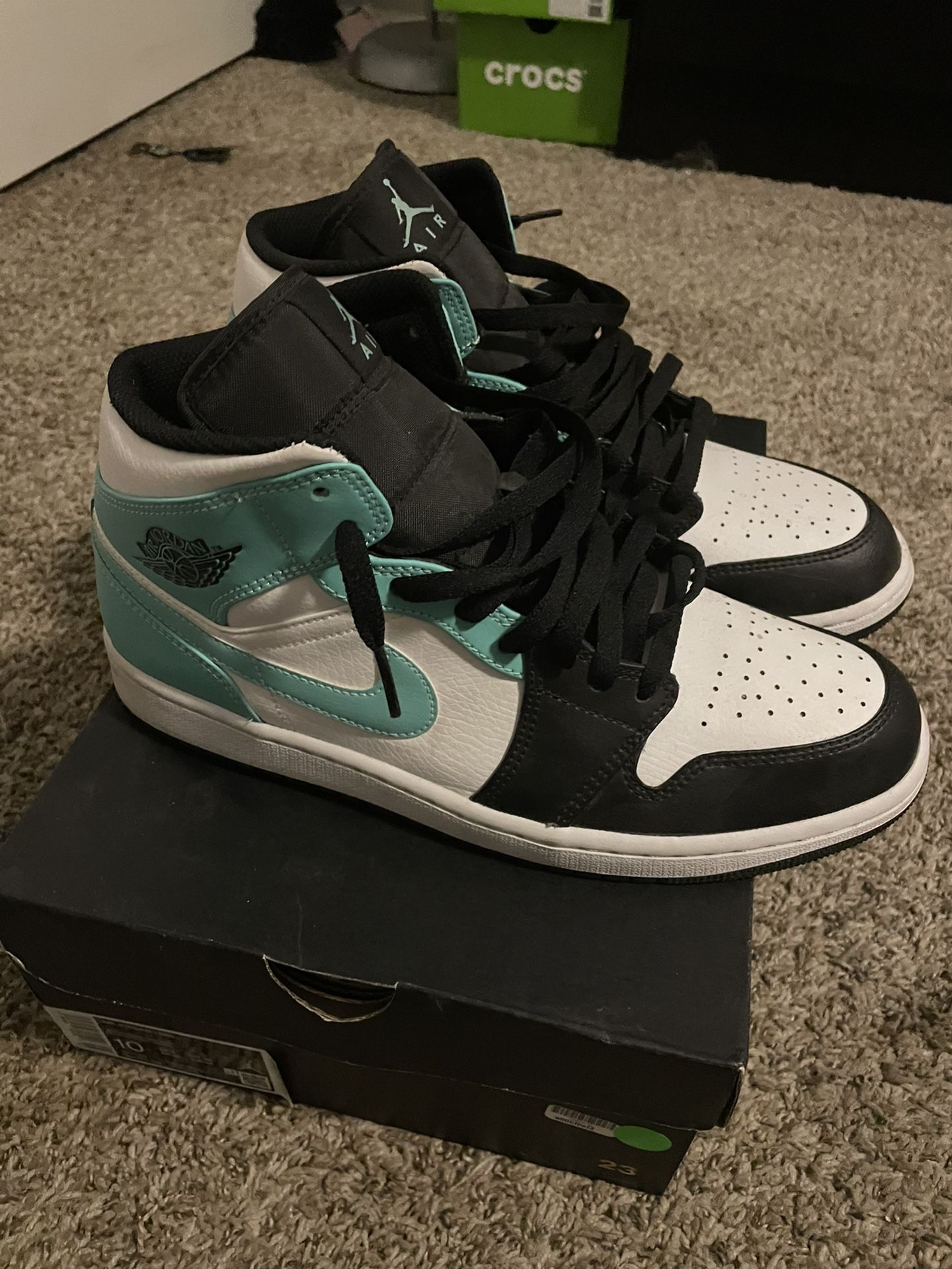 Men’s Jordan 1 Mid Tropical Twist Igloo Nike Air Jordan 1 Mid Tropical Twist Igloo Sz 11 Mens 554724  main image 2