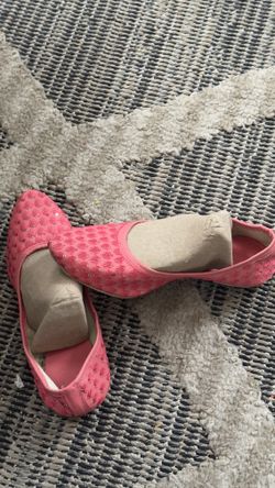 WOMENS PINK CASUAL SHOES IN A SIZE 7 VERY LIGHT AND COMFY FOR ALL DAY WEAR