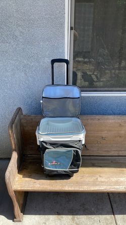 IGLOO MAXCOLD cooler with wheels.