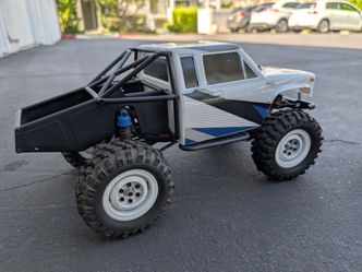 Team associated Cr12 Tioga with extra body and wheels