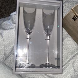 Bride & Groom Toasting Glasses 