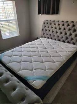Full Hybrid Mattress - Retails $899 - Excellent Condition