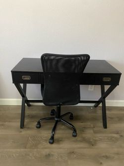 Black riding desk and chair