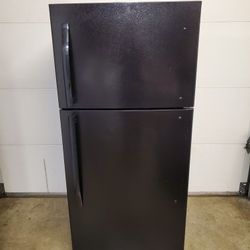 Insignia refrigerator (Delivery Available)