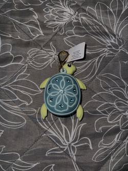 Turtle hand sanitizer holder