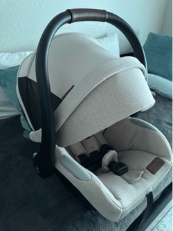 Maxi Cosí Car Seat and Stroller system