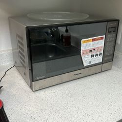 Panasonic 1.2 cubic ft Microwave
