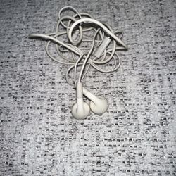 White Wired Earbuds