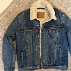 Levi’s Sherpa Lined Denim Trucker Jacket Size M Blue Button Front Classic