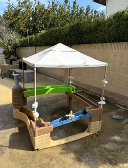 Step2 Pump & Splash Shady Oasis Water Activity Center