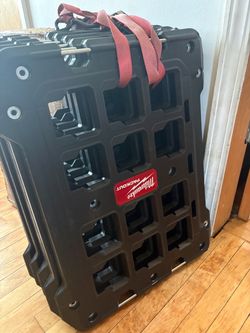 Firm! Milwaukee PACKOUT Wall and Floor Mounting Plate