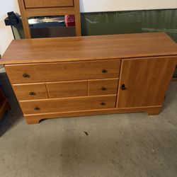 Dresser Drawers/mirror/bedside Table