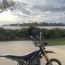 Surron Ultra Bee Street Legal 2025