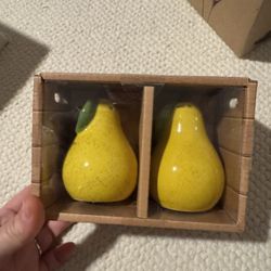 Novelty Ceramic Fruit Salt And Pepper Shaker Set/ Pear 