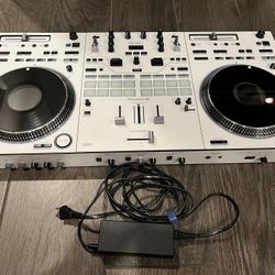 White Pioneer REV7 DJ Controller 